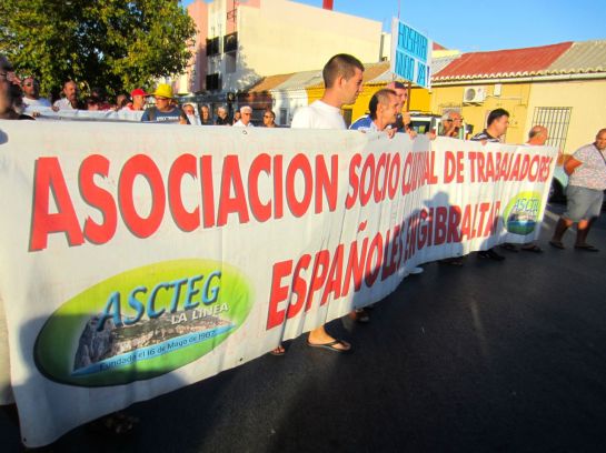 Manifestacion en La Linea, Pan, Trabajo, Techo...jpg - 55